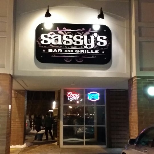 รูปภาพถ่ายที่ Sassy&#39;s Bar and Grille โดย JP เมื่อ 3/1/2014