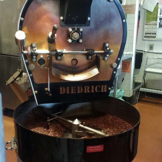 Photo taken at Cedarburg Roastery Coffee by Nick A. on 12/18/2013