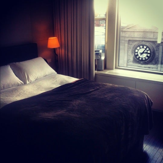 รูปภาพถ่ายที่ Hotel St Paul โดย Robbie D. เมื่อ 11/16/2012