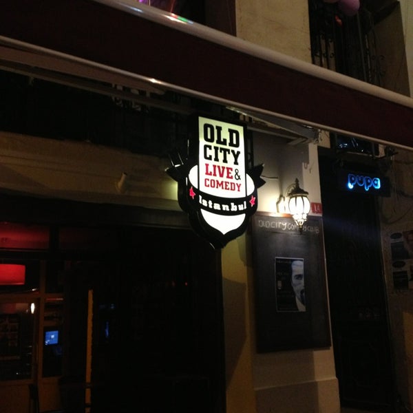 1/15/2013 tarihinde Ozgur A.ziyaretçi tarafından Old City Comedy Club'de çekilen fotoğraf