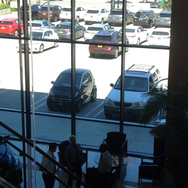 Foto tirada no(a) Keyes Lexus | LA&#39;s Digital Dealer por Lorraine T. em 7/17/2014