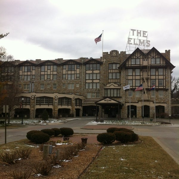 Foto diambil di The Elms Hotel &amp; Spa oleh Jenn S. pada 2/2/2013