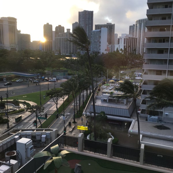 รูปภาพถ่ายที่ Holiday Inn Express Honolulu-Waikiki โดย Jackie O. เมื่อ 4/16/2018