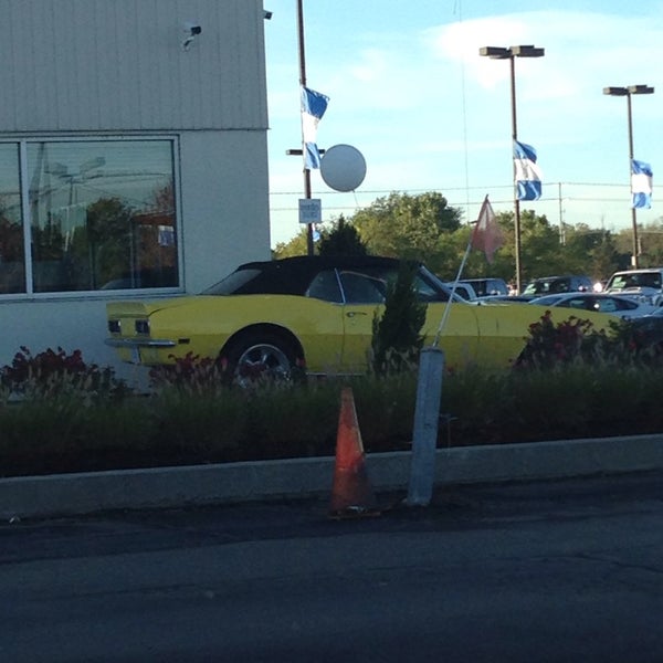 รูปภาพถ่ายที่ Mel Hambelton Ford โดย Jackie O. เมื่อ 10/16/2014