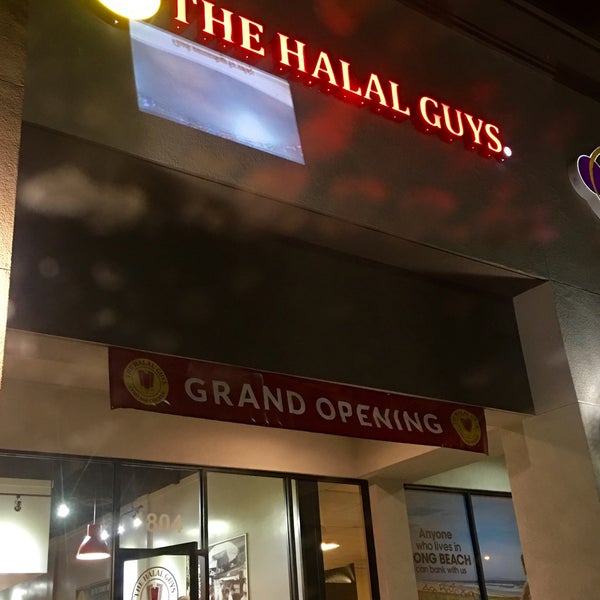 Foto tirada no(a) The Halal Guys por Robert N. em 1/5/2016