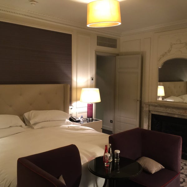 Foto tirada no(a) Waldorf Astoria Versailles - Trianon Palace por KSK @. em 1/21/2020
