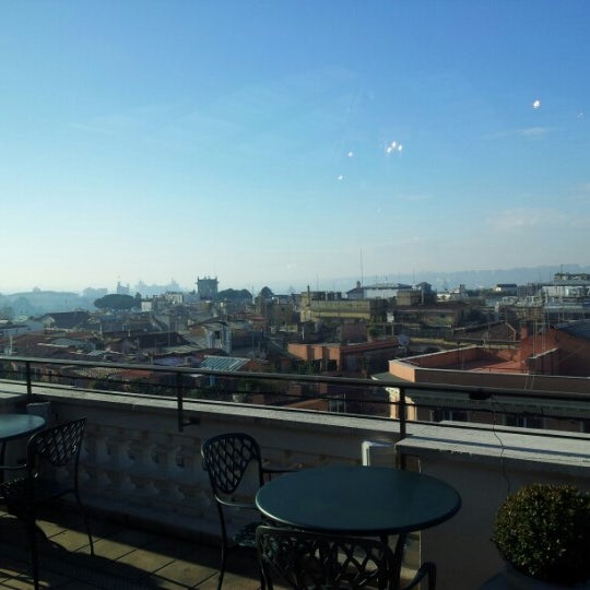 รูปภาพถ่ายที่ Rome Marriott Grand Hotel Flora โดย Tony เมื่อ 1/1/2013