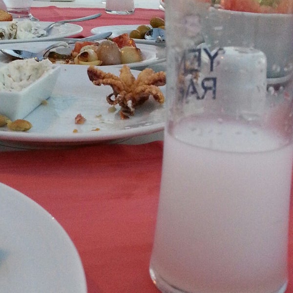 Foto tomada en Güverte Balık Restaurant  por Umut Can A. el 5/11/2013