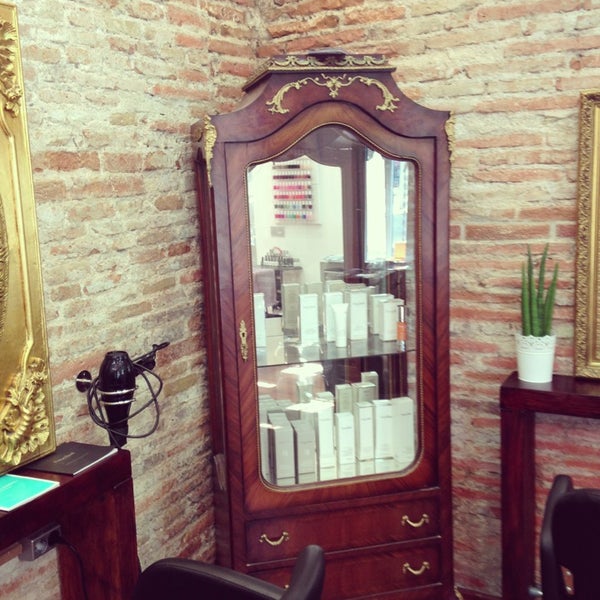 7/22/2013 tarihinde Piero Z.ziyaretçi tarafından Onda Hair &amp; Beauty Salon'de çekilen fotoğraf