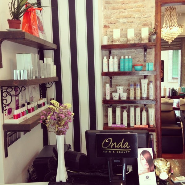 Photo taken at Onda Hair &amp; Beauty Salon by Piero Z. on 7/22/2013