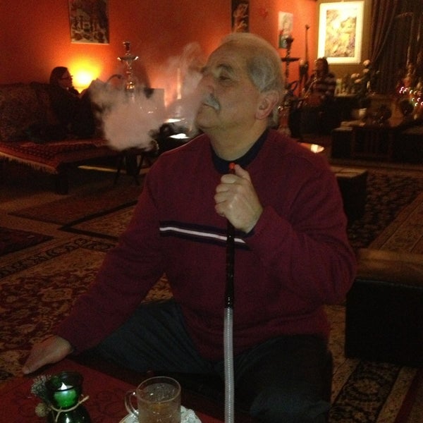 Das Foto wurde bei Genie&#39;s Hookah Lounge &amp; Persian Restaurant von Shab am 1/26/2013 aufgenommen