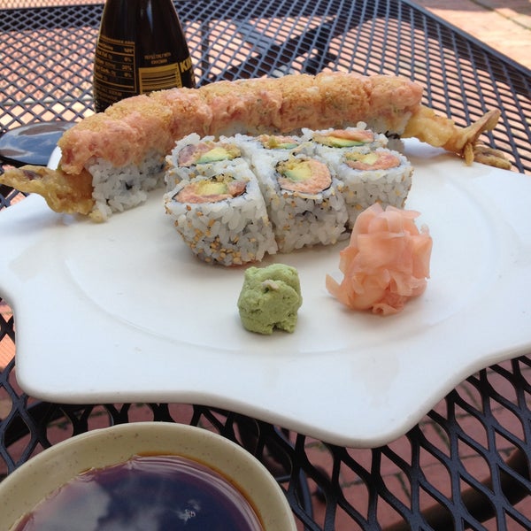 6/19/2013にTammy S.がVillage Sushi &amp; Grillで撮った写真
