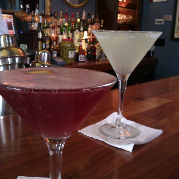 3/24/2013にJasleen J.がMarty&#39;s Martini Barで撮った写真