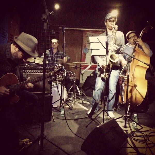 8/2/2013 tarihinde Marilia M.ziyaretçi tarafından Jazz nos Fundos'de çekilen fotoğraf