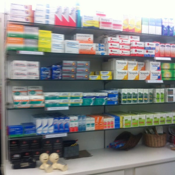 Photo taken at Farmacia de la Estrella by Noamon Q. on 1/18/2013
