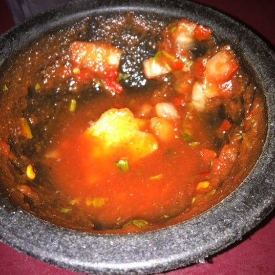Foto diambil di La Hacienda Mexican Restaurant oleh Bob I. pada 11/18/2012