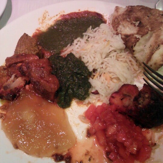Foto tomada en Darbar Fine Indian Cuisine  por Nati R. el 11/10/2012