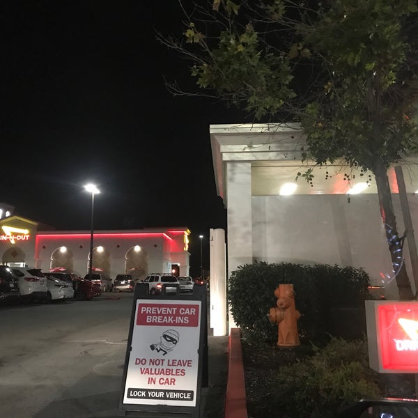 Photo taken at In-N-Out Burger by George K. on 1/18/2020