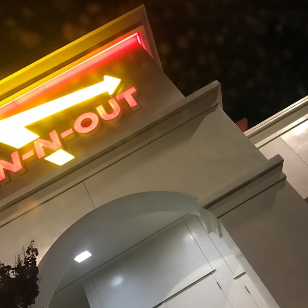 Photo taken at In-N-Out Burger by George K. on 11/19/2019