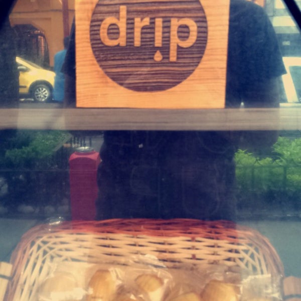 Photo taken at Drip Specialty Coffee by Wu🐲 on 4/25/2016