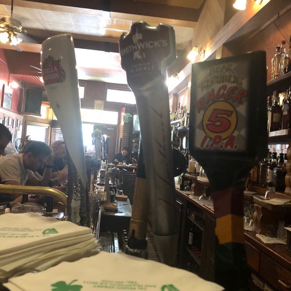 Foto diambil di Harrington&#39;s Bar &amp; Grill oleh Marina C. pada 6/28/2019