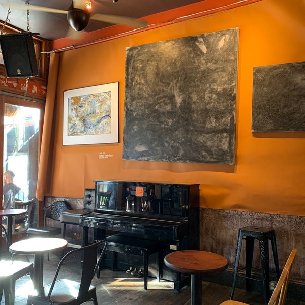 11/18/2019 tarihinde Marina C.ziyaretçi tarafından Revolution Cafe'de çekilen fotoğraf