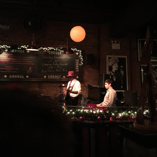 รูปภาพถ่ายที่ Garage Restaurant &amp; Cafe โดย Anna M. เมื่อ 12/27/2015