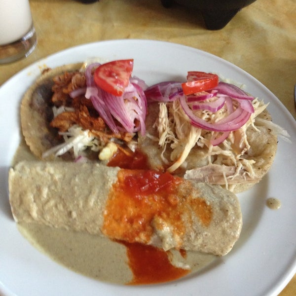 รูปภาพถ่ายที่ Restaurante Labná โดย Patty เมื่อ 2/20/2013