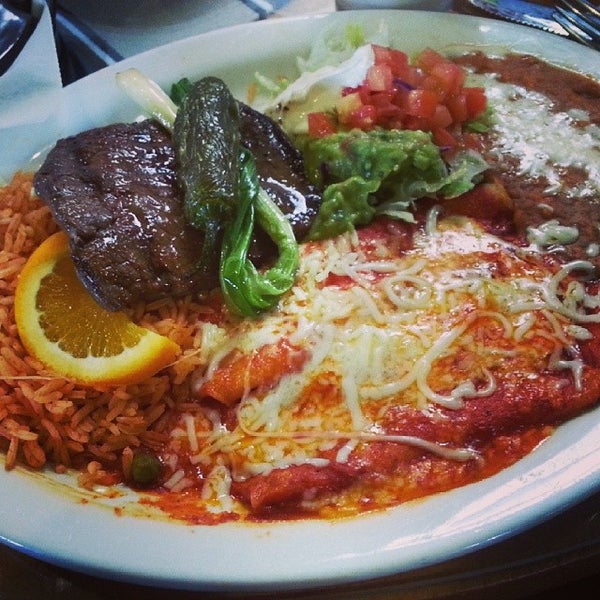 Foto tomada en Lindo Mexico Restaurant  por Karla P. el 4/5/2014