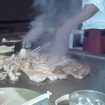 Das Foto wurde bei Kobe Japanese Grill and Sushi von Steven N. am 11/1/2012 aufgenommen