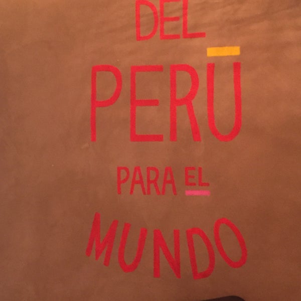 Foto tirada no(a) La Peruana Cevichería por Bacio d. em 9/12/2015