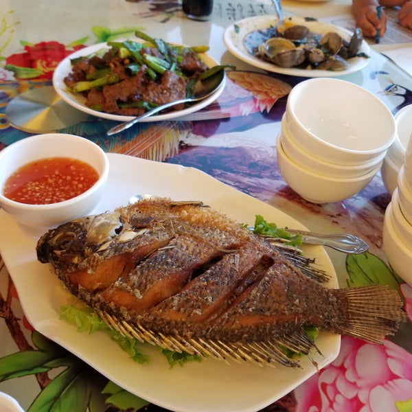 รูปภาพถ่ายที่ Newport Tan Cang Seafood Restaurant โดย Lilybeth L. เมื่อ 6/28/2019