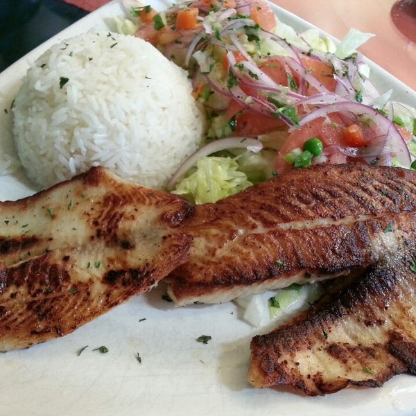 Снимок сделан в Emelina&#39;s Peruvian Restaurant пользователем Lilybeth L. 7/19/2013