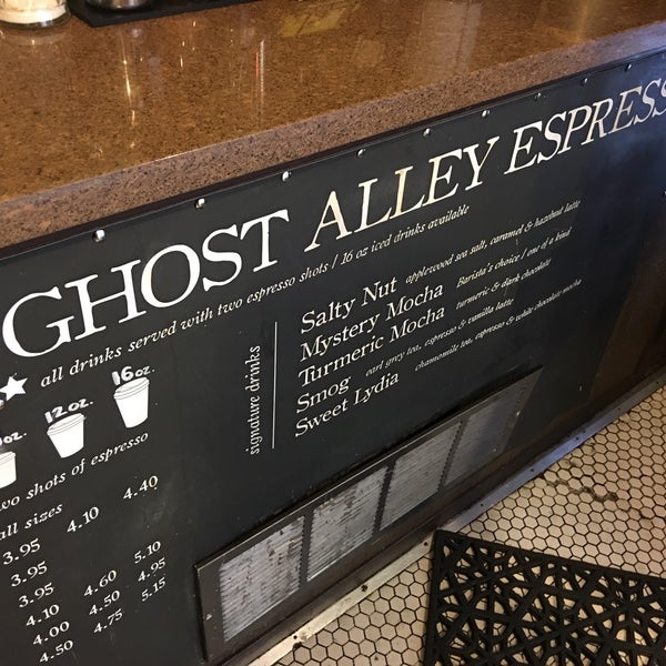 Foto diambil di Ghost Alley Espresso oleh Nikle P. pada 7/30/2019