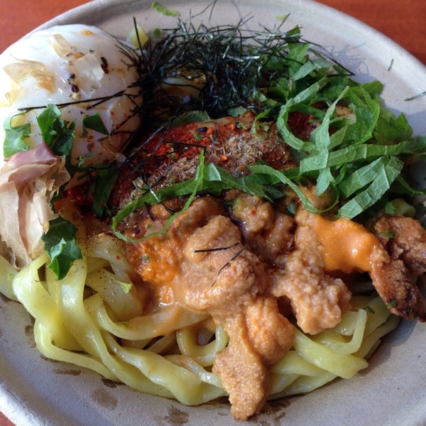 10/20/2013 tarihinde Charlene L.ziyaretçi tarafından Yuji Ramen Kitchen'de çekilen fotoğraf