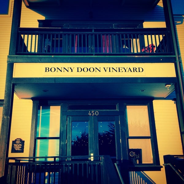 รูปภาพถ่ายที่ Bonny Doon Vineyard Tasting Room โดย Orit -. เมื่อ 12/30/2013
