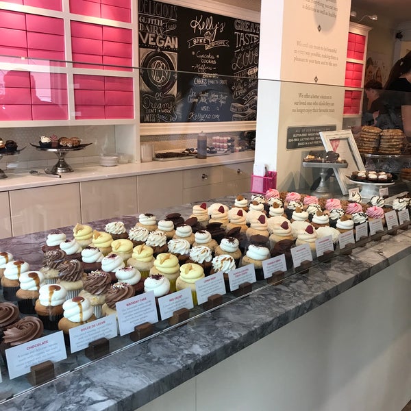 Photo taken at Kelly&#39;s Bake Shoppe by Saundra on 5/25/2017