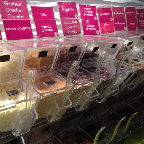 Menchie's Frozen Yogurt Frozen Yogurt Shop in Willoughby