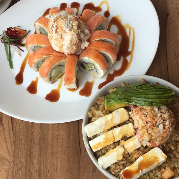 Снимок сделан в The Sushi &amp; Salads, Co. пользователем Luis T. 5/24/2017