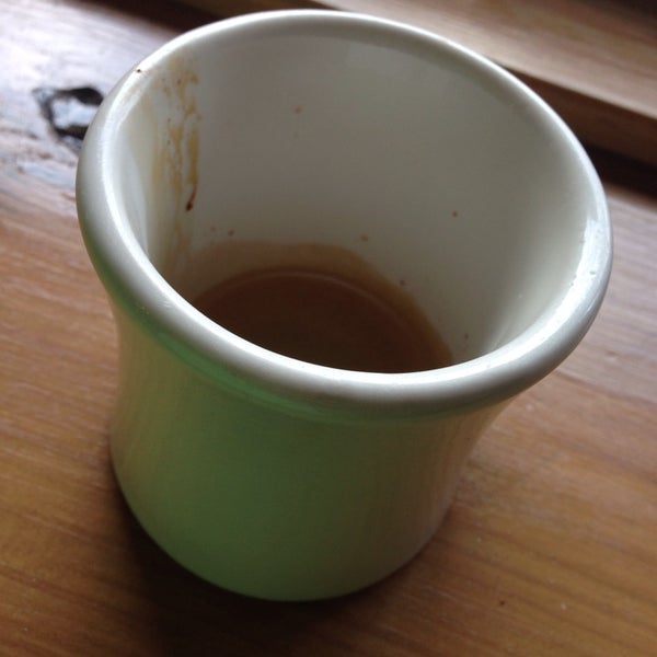 Foto tirada no(a) Tin Cup Coffee por Peter C. em 8/25/2014