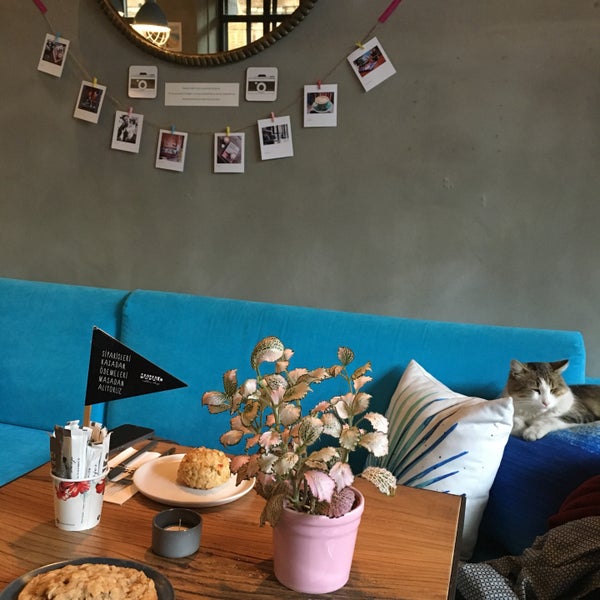 10/14/2016 tarihinde Adrijana H.ziyaretçi tarafından Mahalo Coffee Shop'de çekilen fotoğraf
