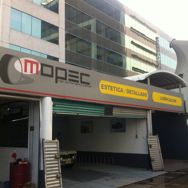 High performance centre. Pirelli performance center лого.