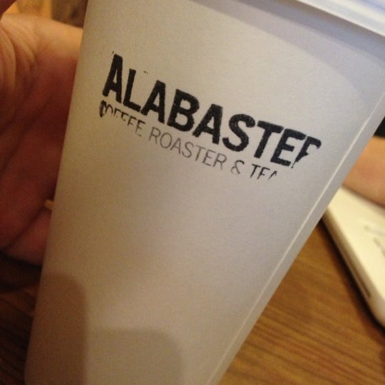 10/25/2012 tarihinde Joe T.ziyaretçi tarafından Alabaster Coffee Roaster &amp; Tea Co.'de çekilen fotoğraf