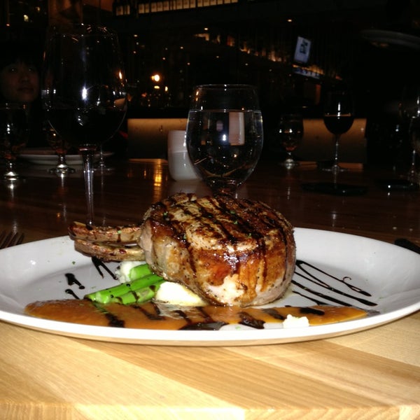 Foto scattata a III Forks Prime Steakhouse da Cyn C. il 2/9/2013