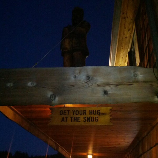 รูปภาพถ่ายที่ Snug Harbor Bar &amp; Grill โดย Lake S. เมื่อ 6/11/2013
