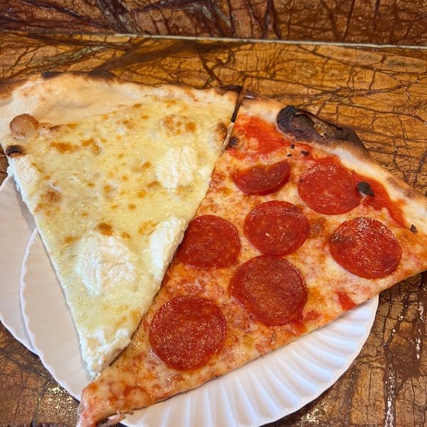 Foto tirada no(a) Joe&#39;s Pizza por Christian D. em 3/4/2023