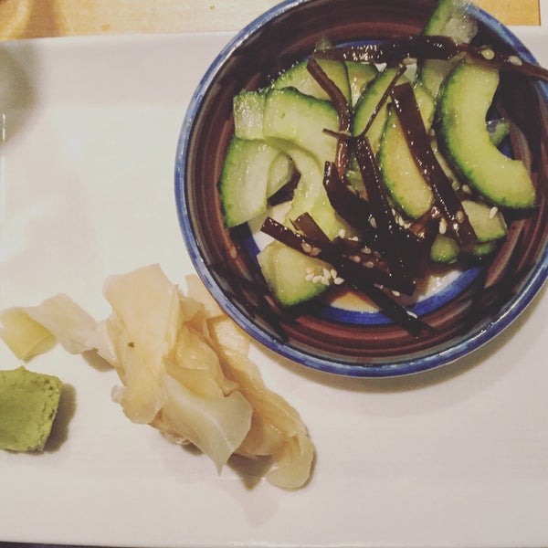 Foto scattata a Sushi Sasa da Missy il 1/24/2016