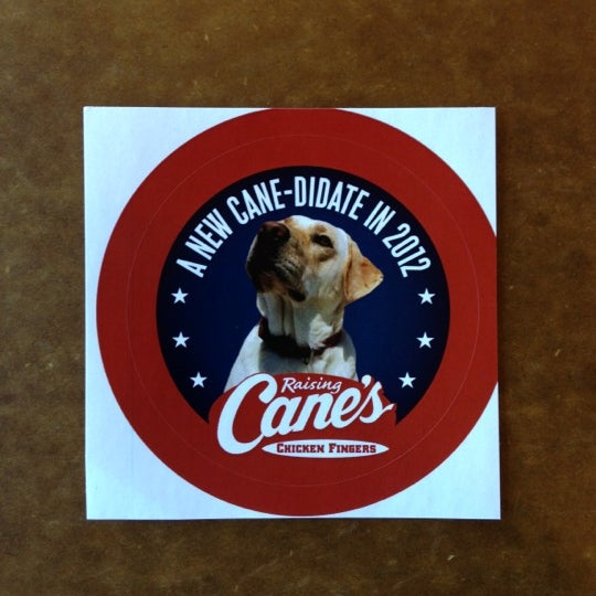 รูปภาพถ่ายที่ Raising Cane&#39;s Chicken Fingers โดย Jesse S. เมื่อ 10/28/2012