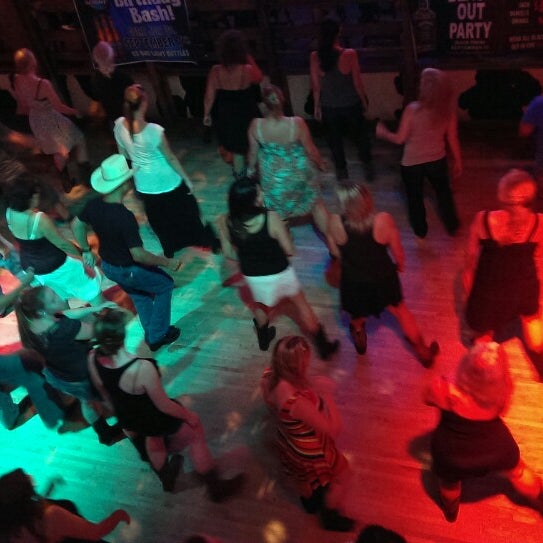 Foto scattata a In Cahoots Dance Hall &amp; Saloon da Katie F. il 9/7/2013
