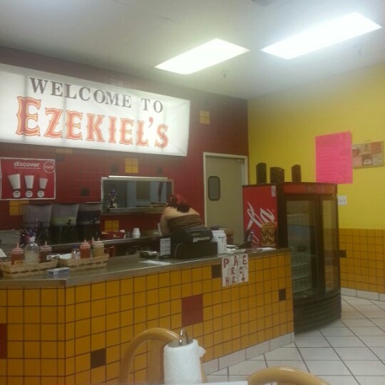 Foto diambil di Ezekiel&#39;s Restaurant oleh Xzabria J. pada 10/24/2012